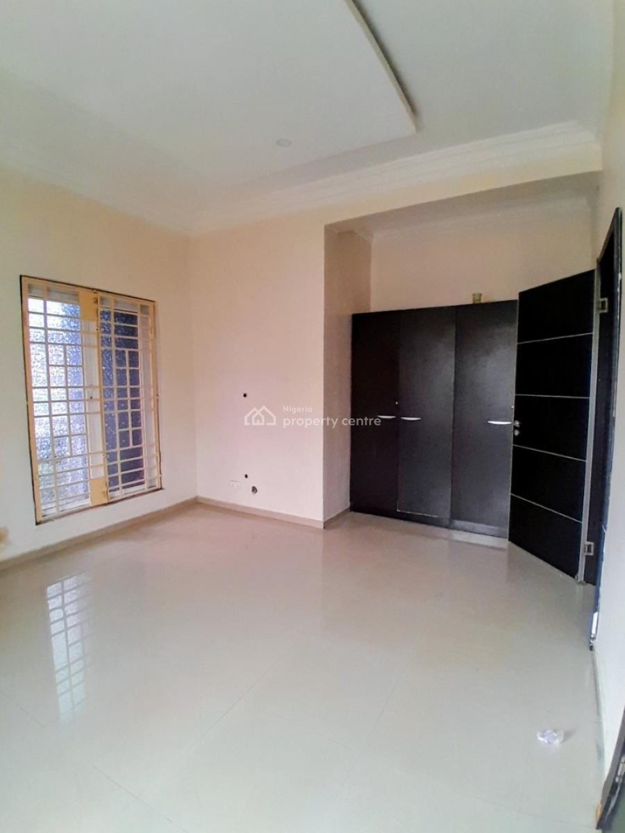 3 Bedrooms with a Room Bq, Off Pinnacle Lekki Right, Lekki, Lagos, Flat / Apartment for Rent