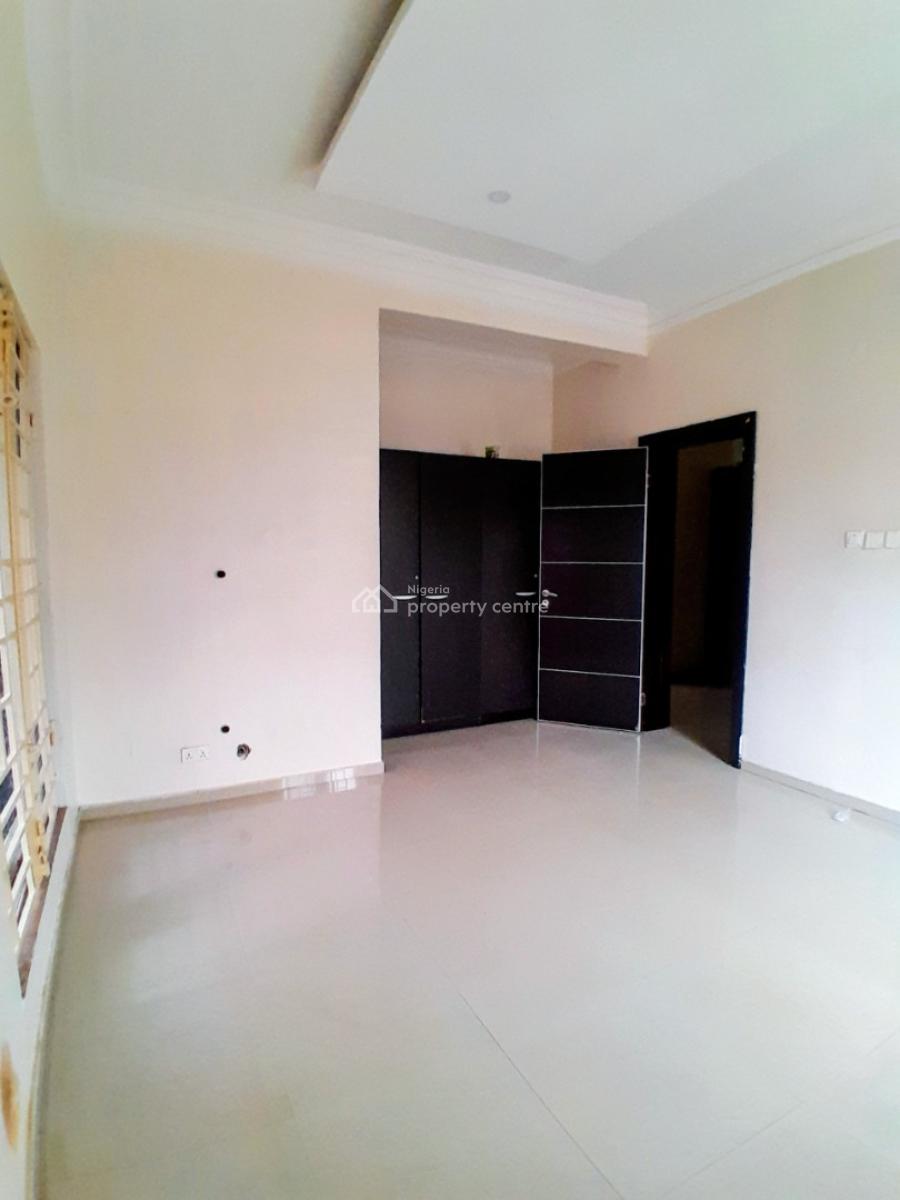 3 Bedrooms with a Room Bq, Off Pinnacle Lekki Right, Lekki, Lagos, Flat / Apartment for Rent