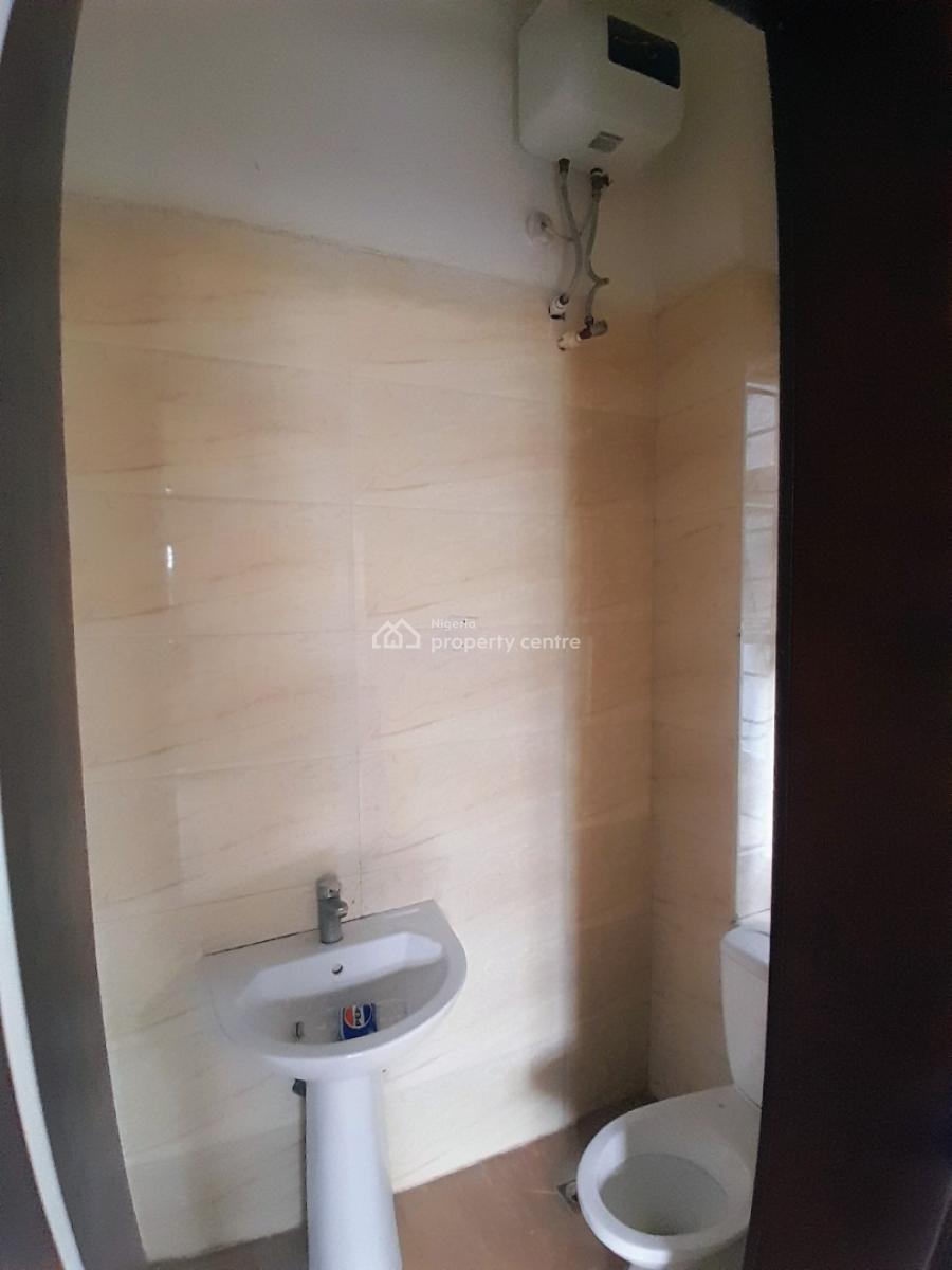 3 Bedrooms with a Room Bq, Off Pinnacle Lekki Right, Lekki, Lagos, Flat / Apartment for Rent