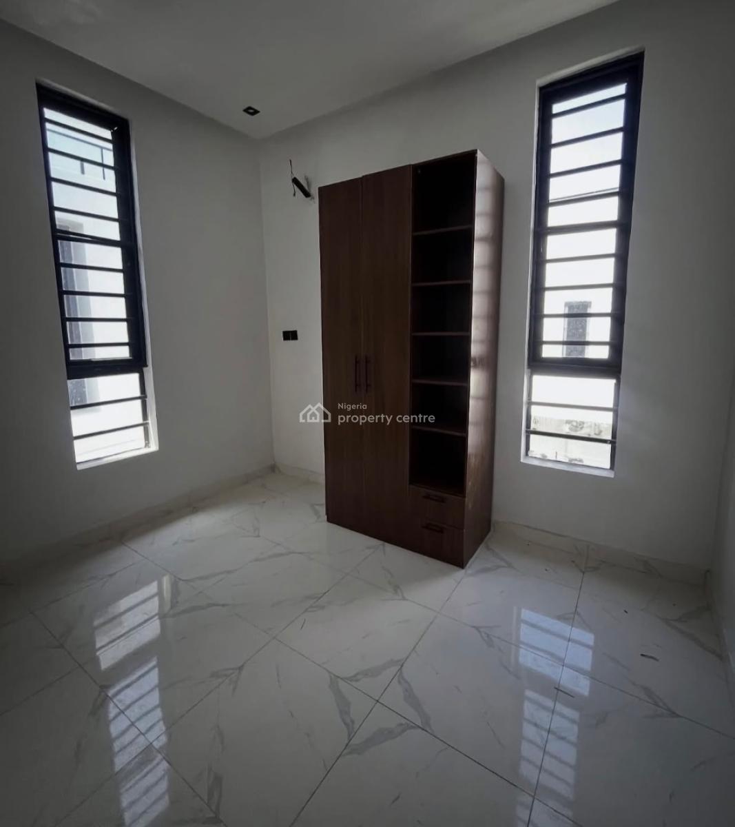 5 Bedrooms Detached House with Bq, Ikota, Lekki, Lagos, Detached Duplex for Sale