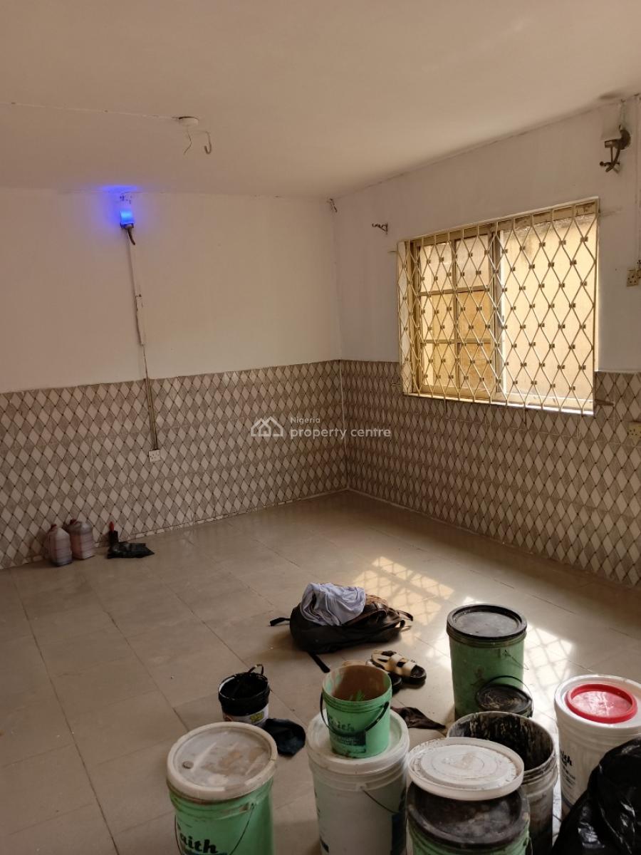Executive & Luxury 3 Bedroom with 3 Toilets 2 Persons in a Compound, Just Directly By Luth  Gate, Mushin, Lagos, Flat / Apartment for Rent