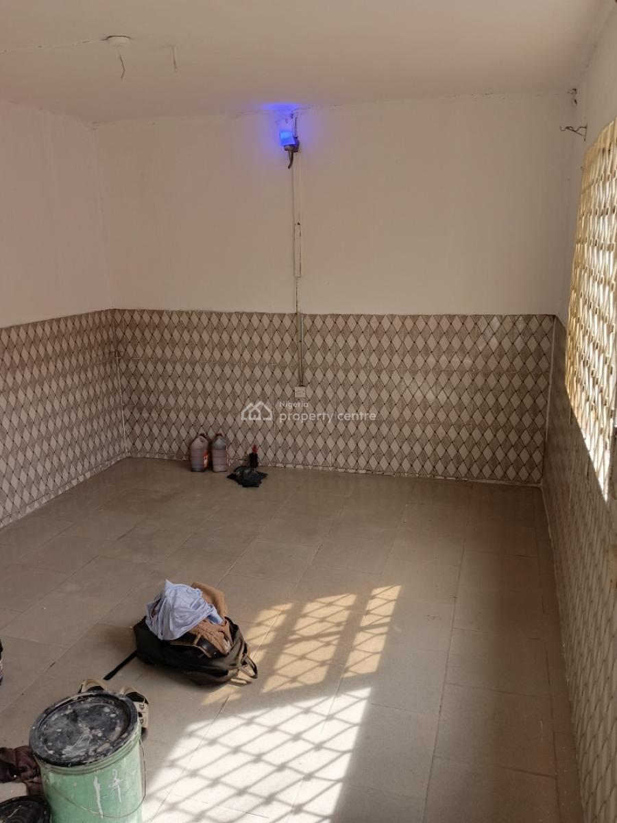 Executive & Luxury 3 Bedroom with 3 Toilets 2 Persons in a Compound, Just Directly By Luth  Gate, Mushin, Lagos, Flat / Apartment for Rent