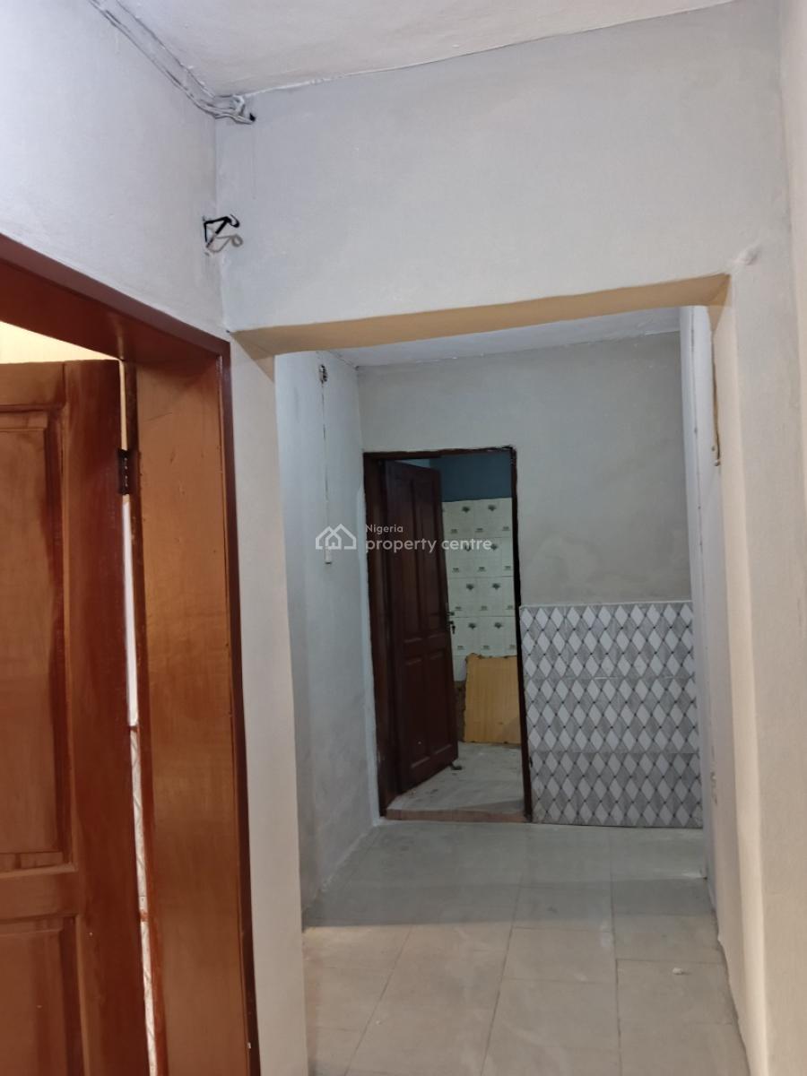 Executive & Luxury 3 Bedroom with 3 Toilets 2 Persons in a Compound, Just Directly By Luth  Gate, Mushin, Lagos, Flat / Apartment for Rent