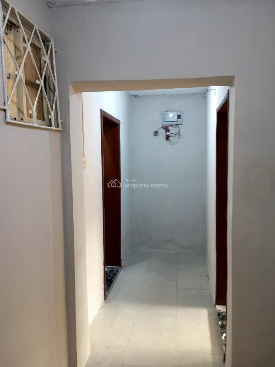 Executive & Luxury 3 Bedroom with 3 Toilets 2 Persons in a Compound, Just Directly By Luth  Gate, Mushin, Lagos, Flat / Apartment for Rent