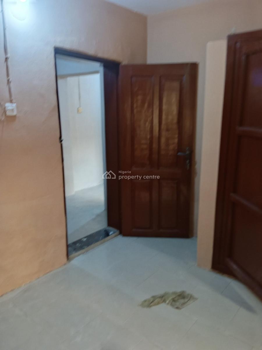 Executive & Luxury 3 Bedroom with 3 Toilets 2 Persons in a Compound, Just Directly By Luth  Gate, Mushin, Lagos, Flat / Apartment for Rent