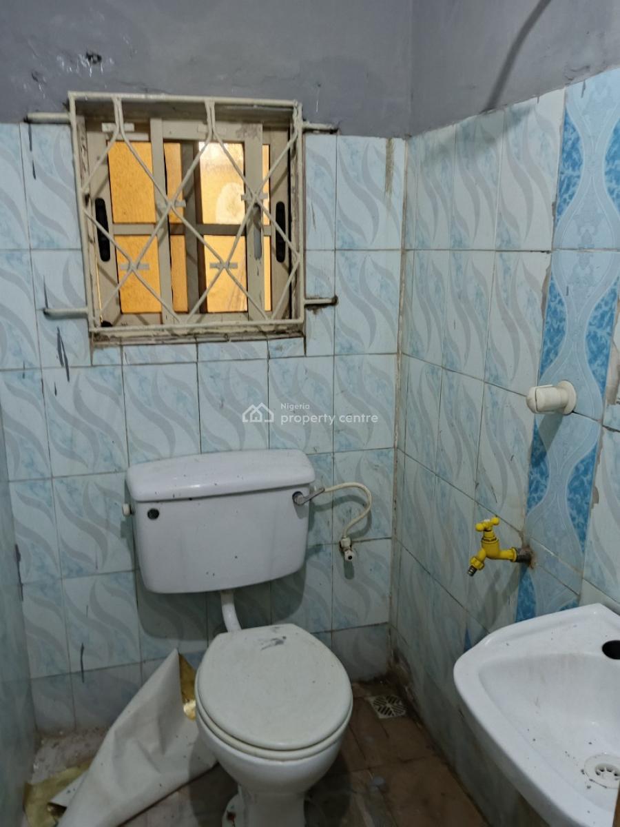 Executive & Luxury 3 Bedroom with 3 Toilets 2 Persons in a Compound, Just Directly By Luth  Gate, Mushin, Lagos, Flat / Apartment for Rent