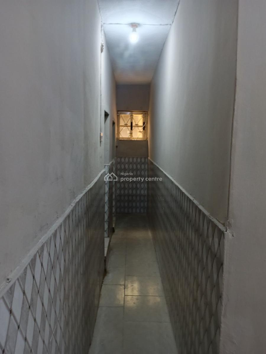 Executive & Luxury 3 Bedroom with 3 Toilets 2 Persons in a Compound, Just Directly By Luth  Gate, Mushin, Lagos, Flat / Apartment for Rent