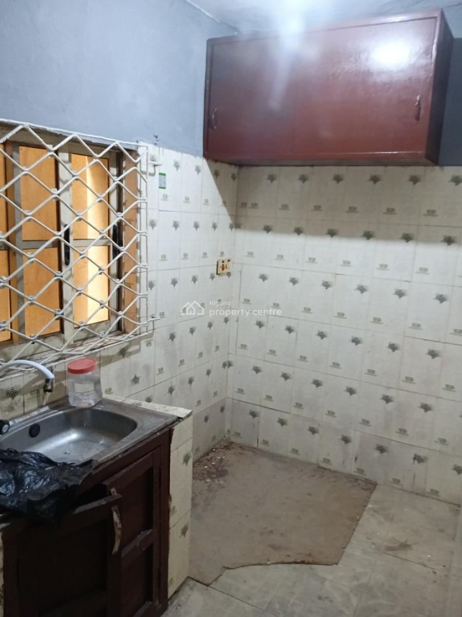 Executive & Luxury 3 Bedroom with 3 Toilets 2 Persons in a Compound, Just Directly By Luth  Gate, Mushin, Lagos, Flat / Apartment for Rent