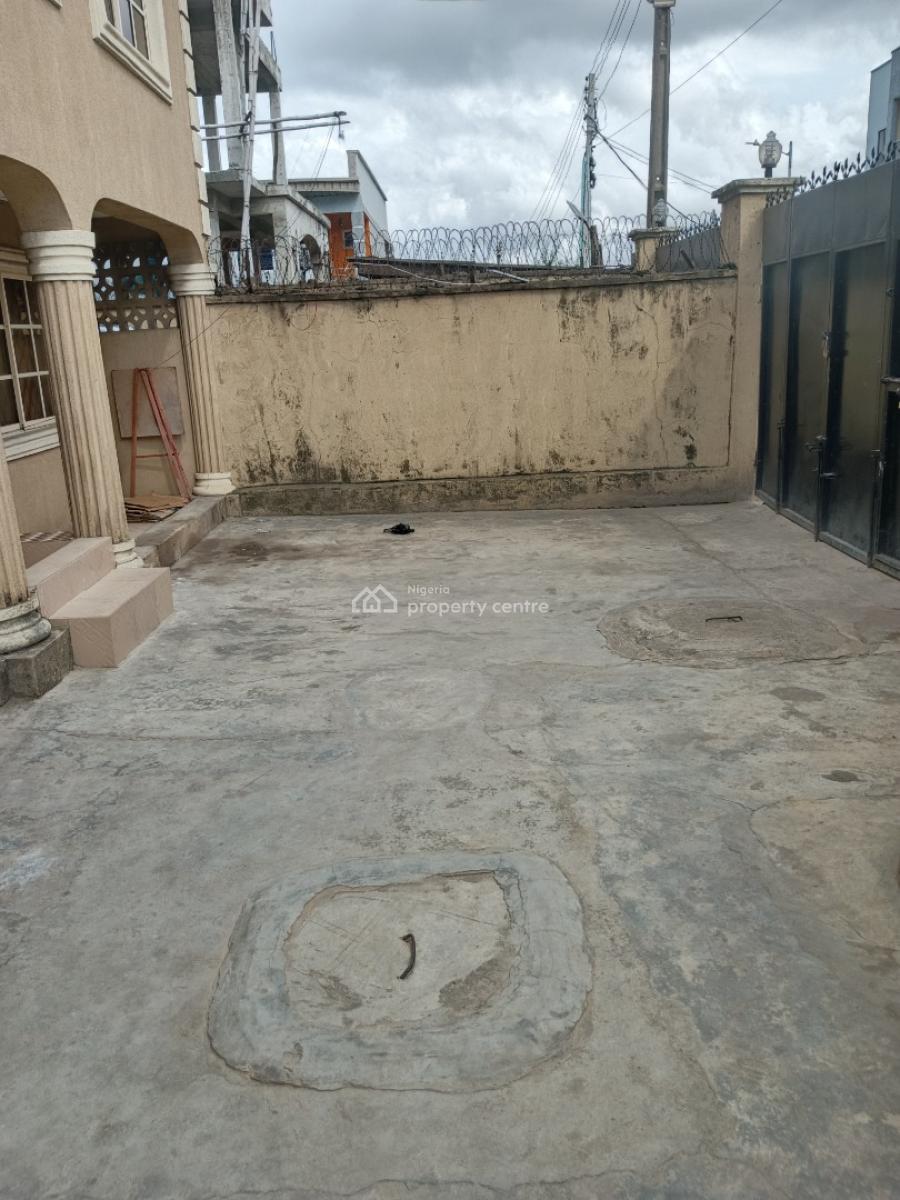 Executive & Luxury 3 Bedroom with 3 Toilets 2 Persons in a Compound, Just Directly By Luth  Gate, Mushin, Lagos, Flat / Apartment for Rent