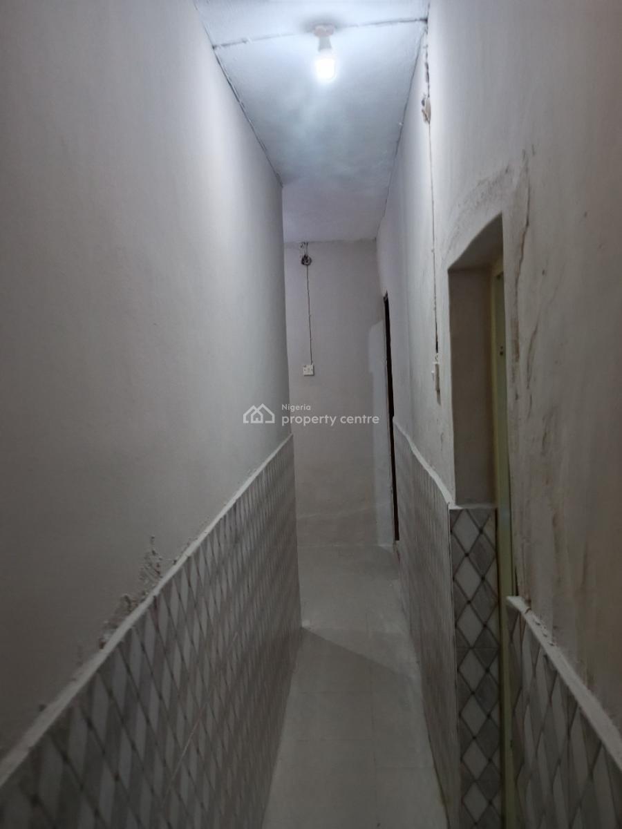Executive & Luxury 3 Bedroom with 3 Toilets 2 Persons in a Compound, Just Directly By Luth  Gate, Mushin, Lagos, Flat / Apartment for Rent