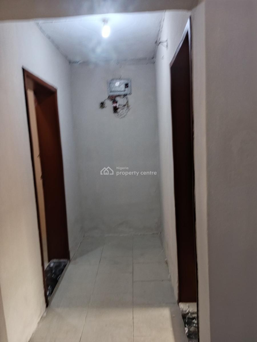 Executive & Luxury 3 Bedroom with 3 Toilets 2 Persons in a Compound, Just Directly By Luth  Gate, Mushin, Lagos, Flat / Apartment for Rent