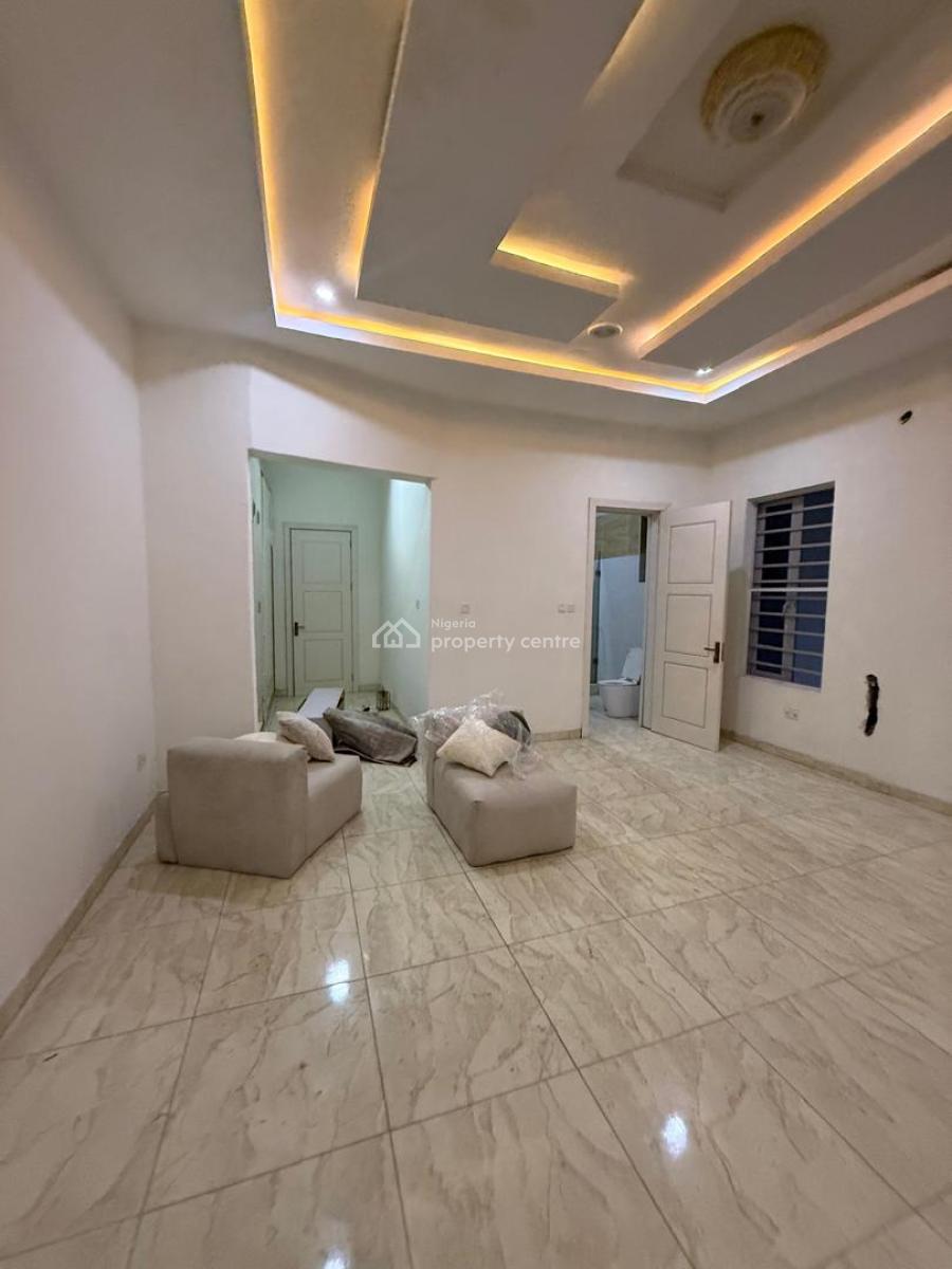 Spacious Master Bedroom Upstairs, Oral Extension, Lekki, Lagos, Flat / Apartment for Rent