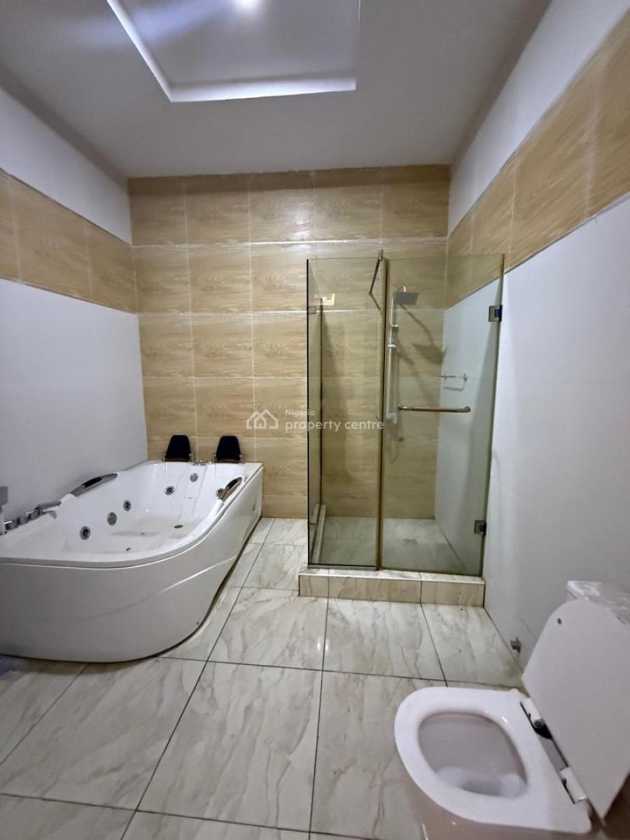 Spacious Master Bedroom Upstairs, Oral Extension, Lekki, Lagos, Flat / Apartment for Rent