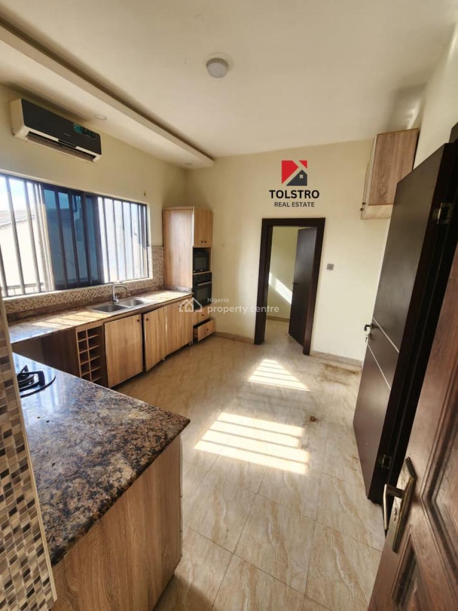 Well Maintained 3 Bedroom Ensuite Apartment with Bq, Lekki Phase 1, Lekki, Lagos, Flat / Apartment for Rent