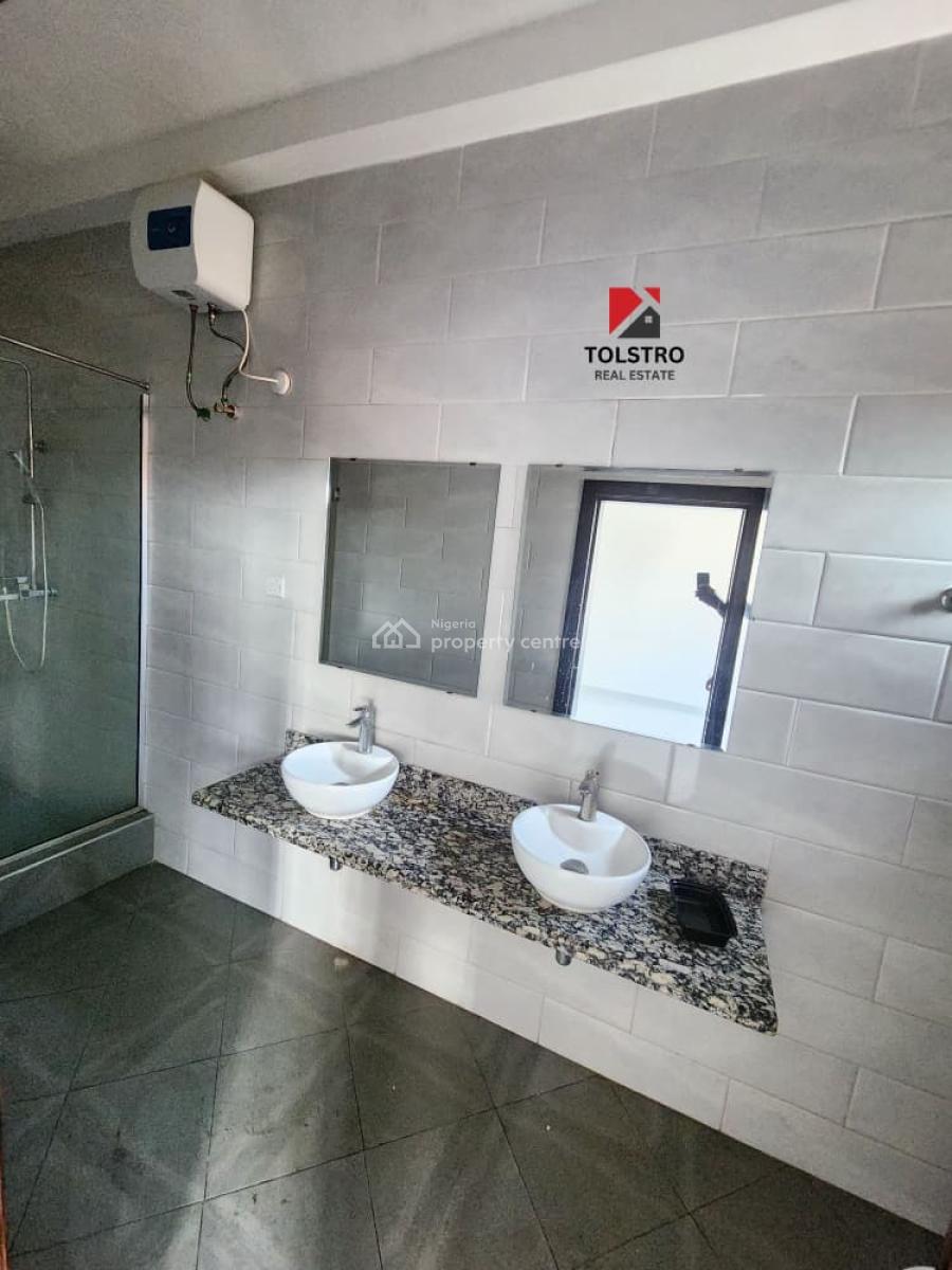 Well Maintained 3 Bedroom Ensuite Apartment with Bq, Lekki Phase 1, Lekki, Lagos, Flat / Apartment for Rent