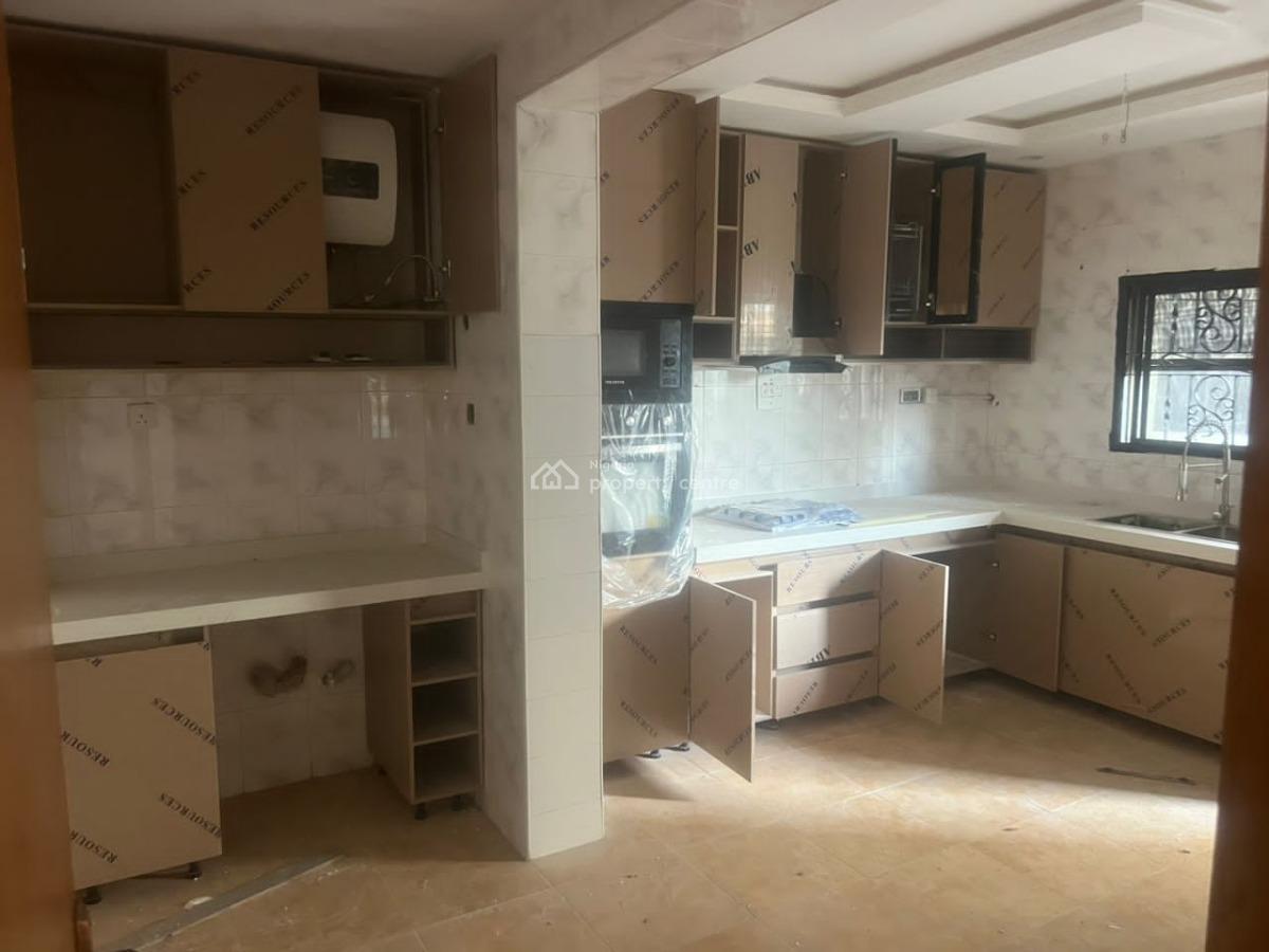 Well Renovated 4 Bedroom Semi-detached Duplex with Bq, Victoria Island (vi), Lagos, Semi-detached Duplex for Sale