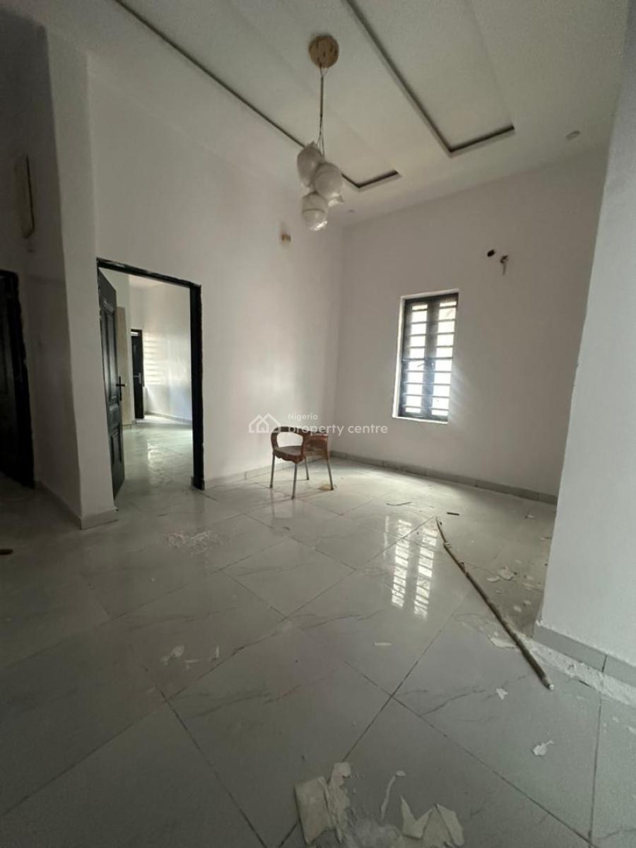 Maintained 4 Bedroom Semi-detached Duplex with Bq, Chevron, Lekki, Lagos, Semi-detached Duplex for Rent