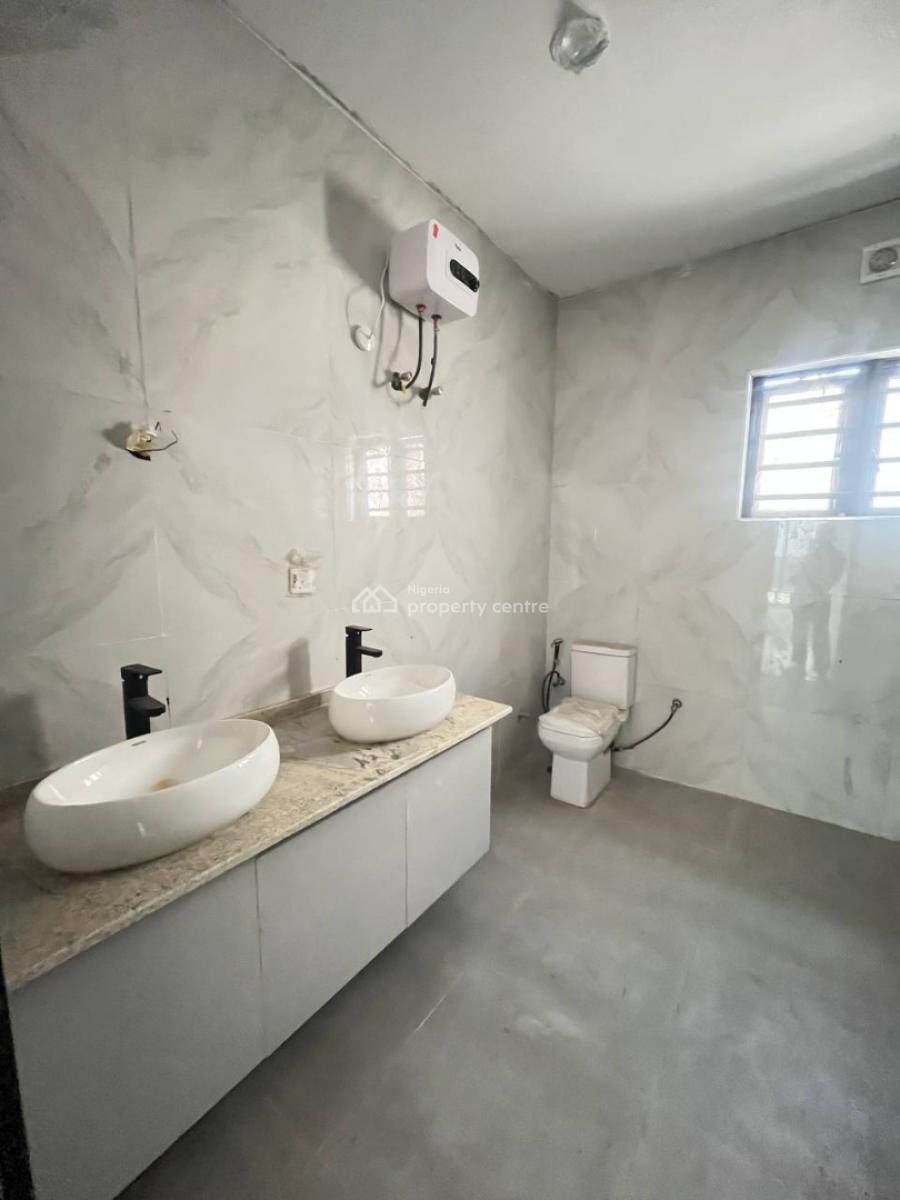 4 Bedroom Terrace with Bq, Ologolo, Lekki, Lagos, Terraced Duplex for Sale