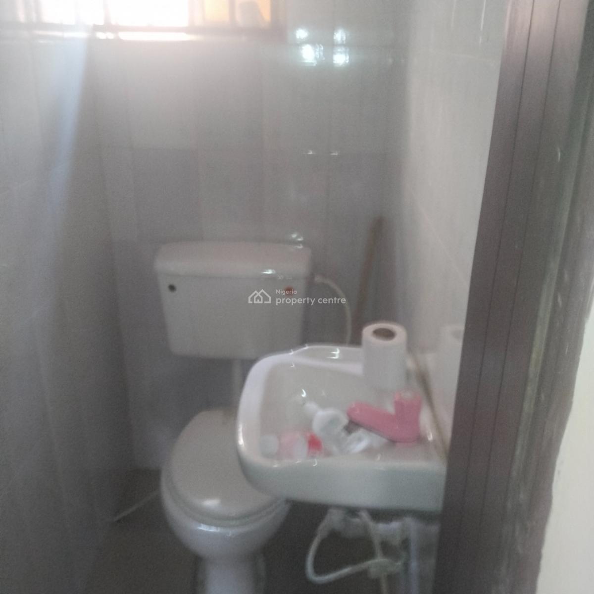 3 Bedroom Flat, Olowora, Magodo, Lagos, Flat / Apartment for Rent