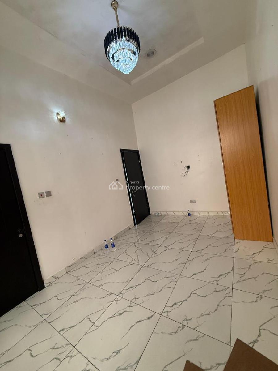 Spacious Semi Master Bedroom Upstairs, Grace Court Royal Pine Estate Orchid Lekki, Lekki, Lagos, Flat / Apartment for Rent