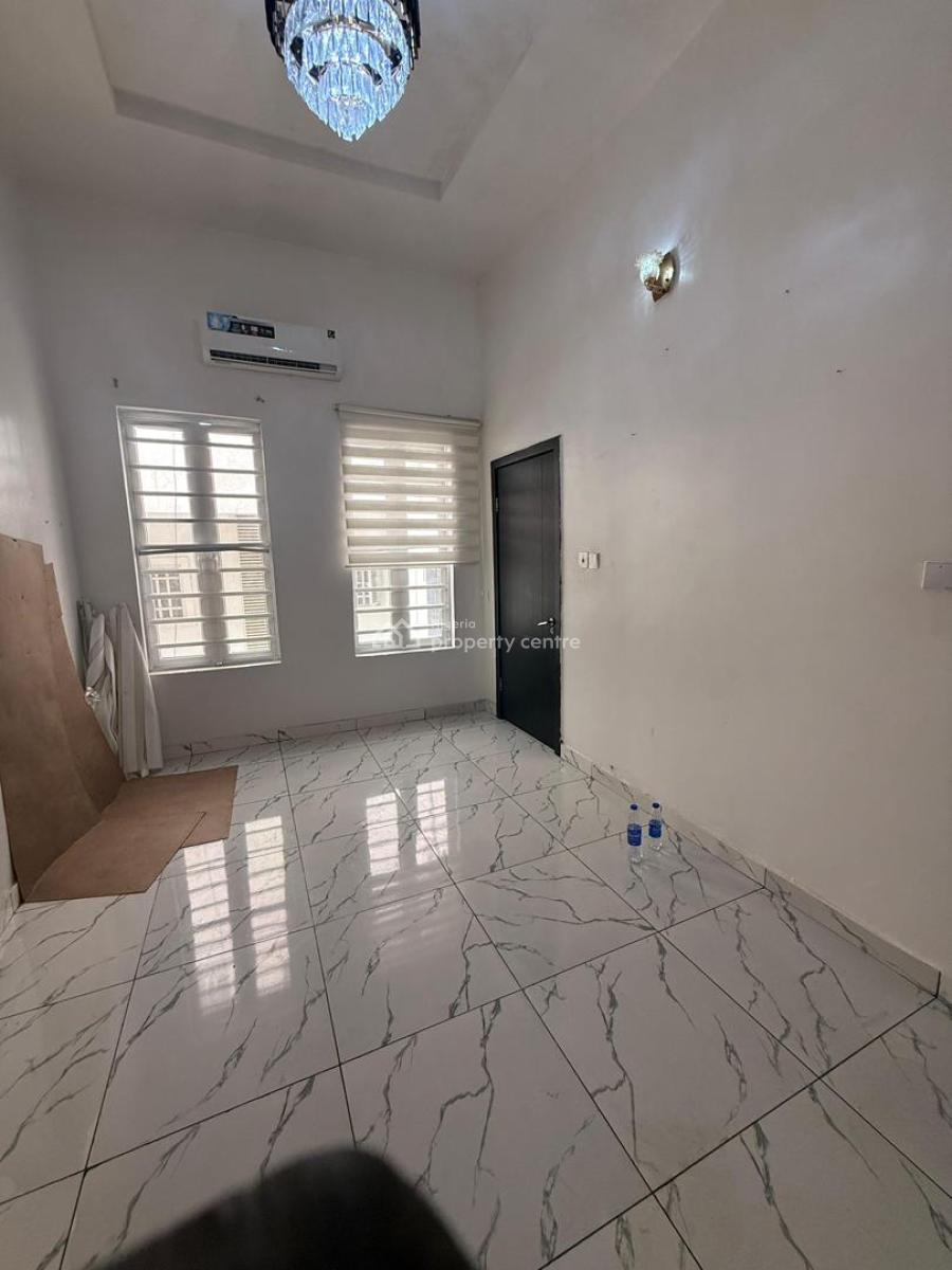 Spacious Semi Master Bedroom Upstairs, Grace Court Royal Pine Estate Orchid Lekki, Lekki, Lagos, Flat / Apartment for Rent