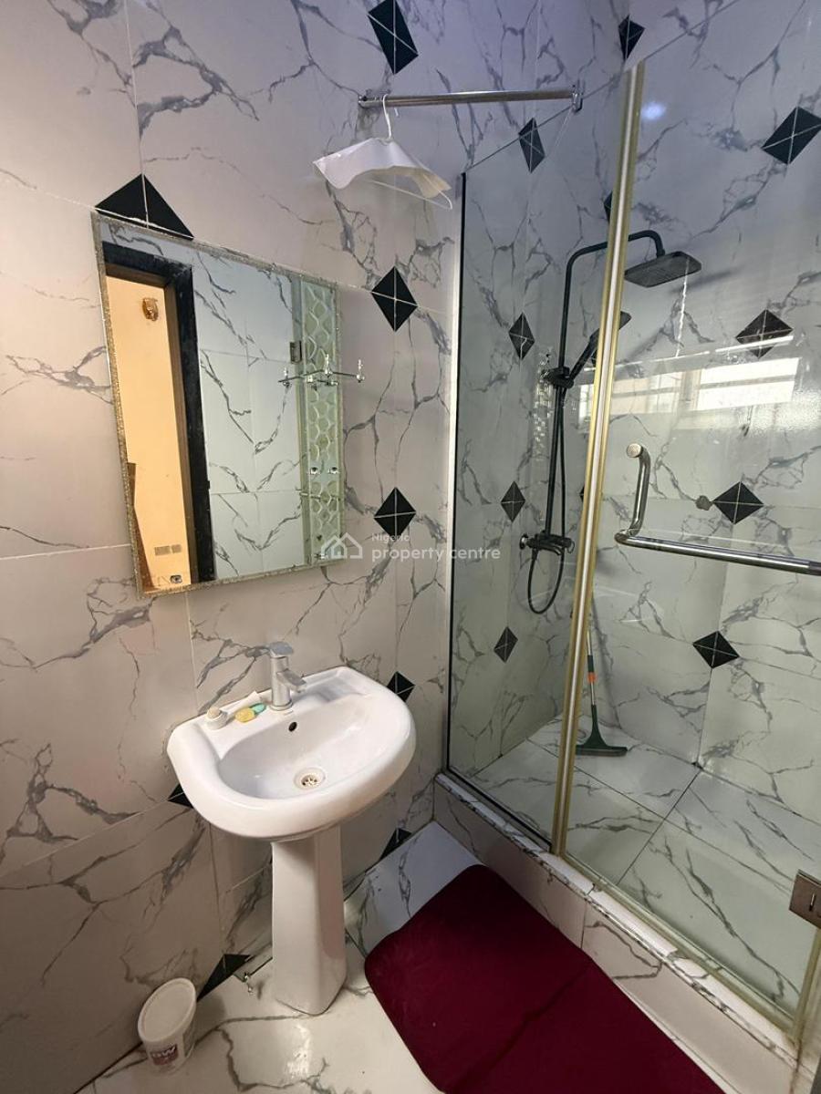 Spacious Semi Master Bedroom Upstairs, Grace Court Royal Pine Estate Orchid Lekki, Lekki, Lagos, Flat / Apartment for Rent