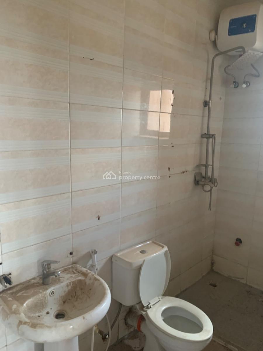 Spacious 2 Bedroom Flat on The Third Floor, Wuye, Abuja, Flat / Apartment for Rent