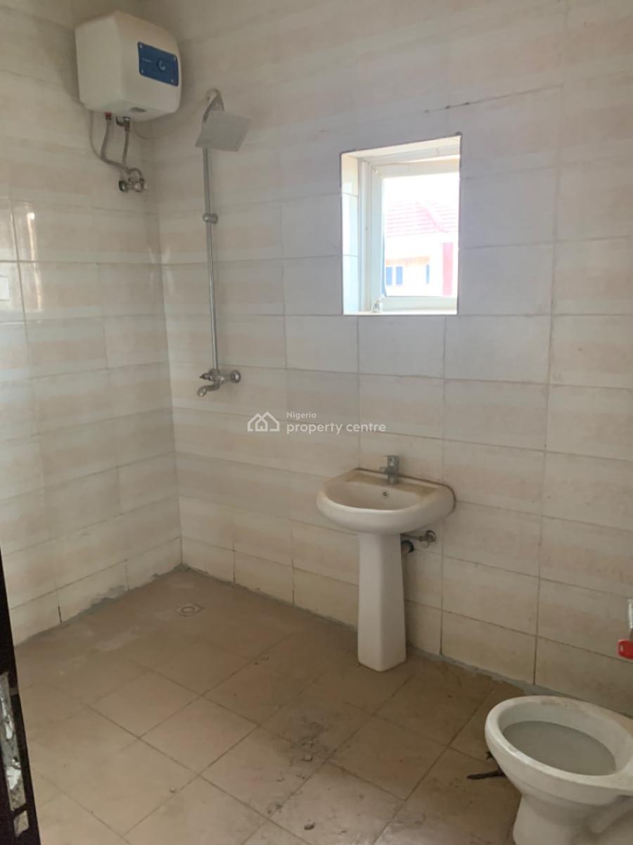 Spacious 2 Bedroom Flat on The Third Floor, Wuye, Abuja, Flat / Apartment for Rent