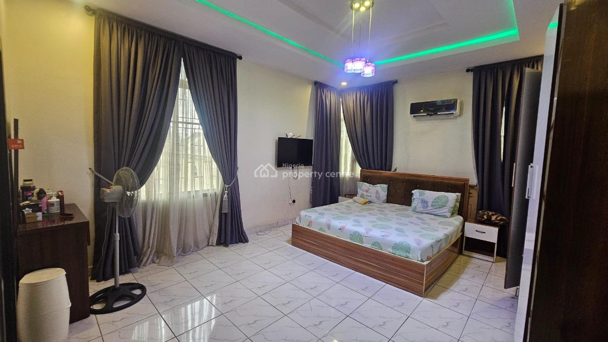 Tastefully Built and Strategically Located 3-bedroom Flat, Molony, Adekunle, Yaba, Lagos, Block of Flats for Sale