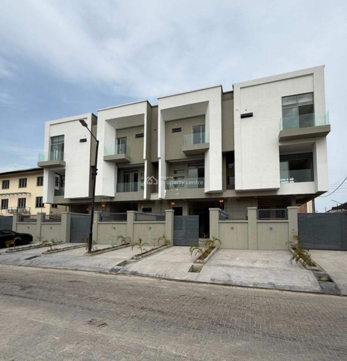 4 Bedrooms on Two Floors,each Self Compound Good Detailing.world C, Lekki Phase 1, Lekki, Lagos, Flat / Apartment for Sale