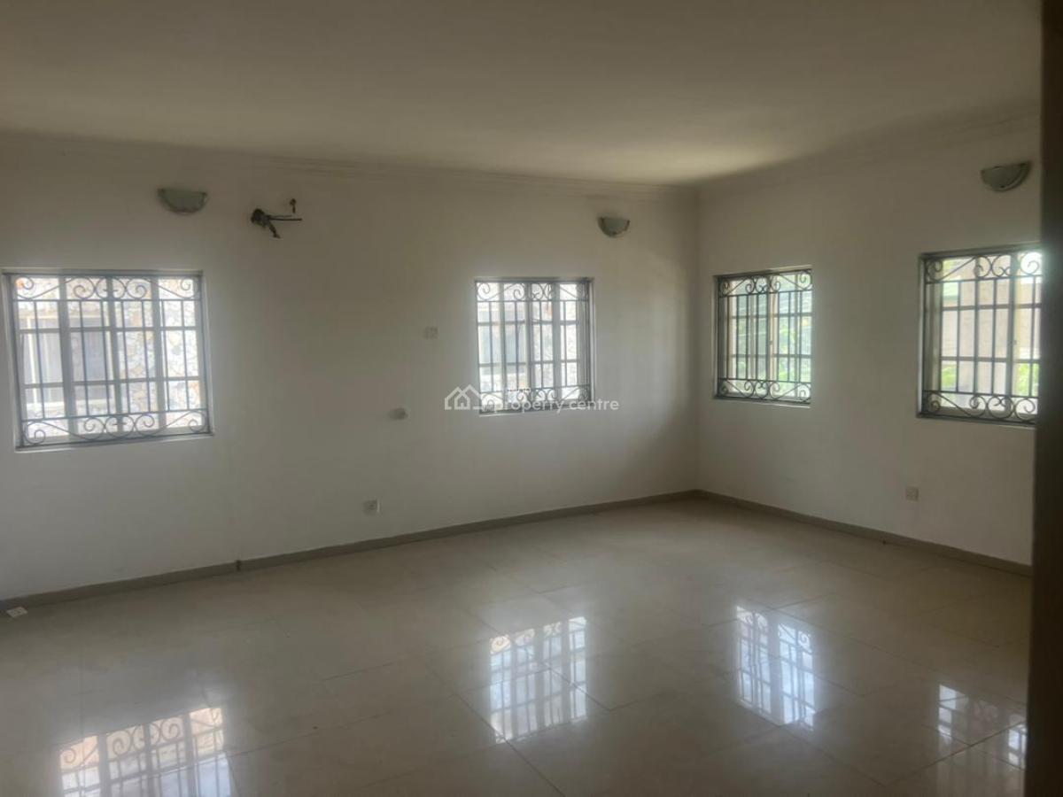 Self Compound and Spacious 4 Bedroom, Lekki Phase 1, Lekki, Lagos, House for Rent