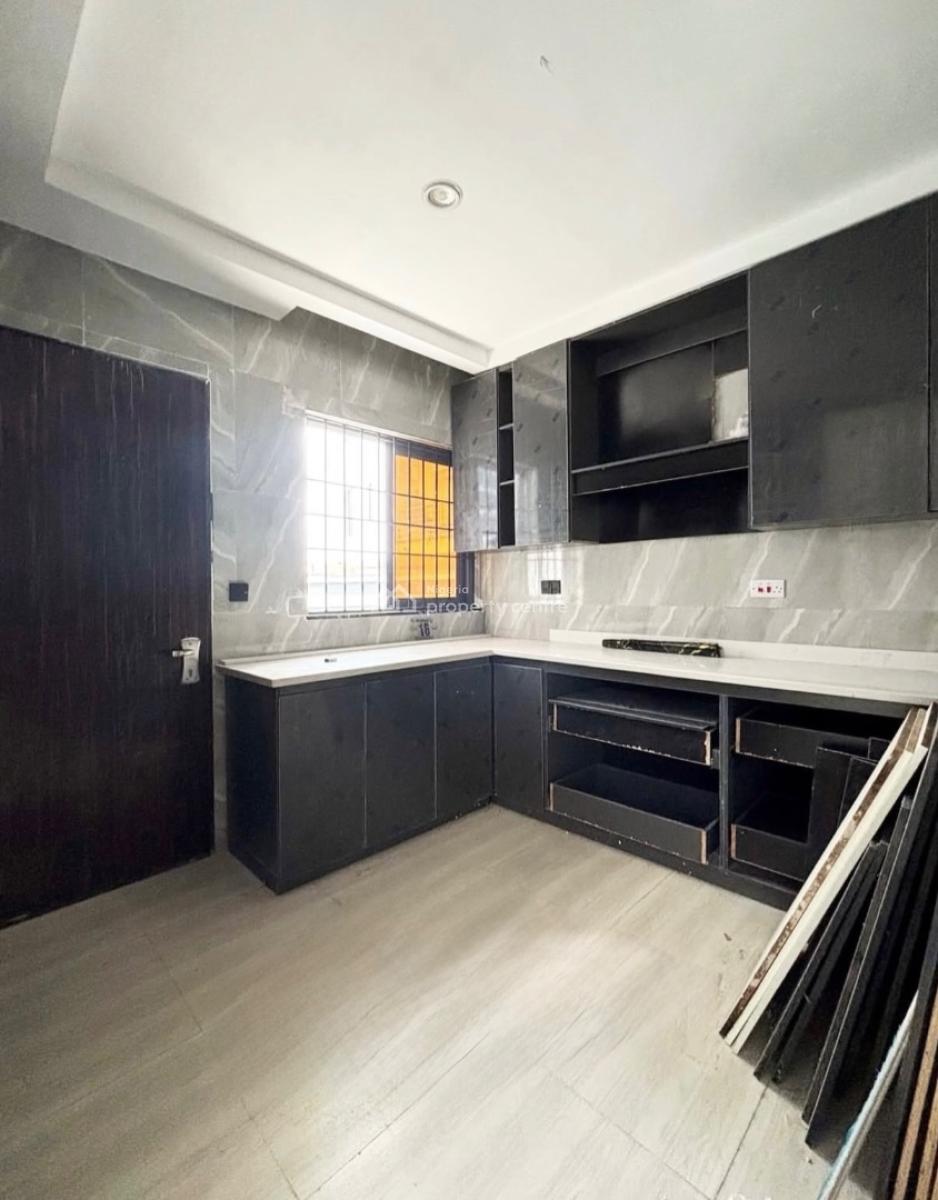 Beautiful 4 Bedroom Townhouse Available, Lekki Phase 1, Lekki, Lagos, Terraced Duplex for Rent