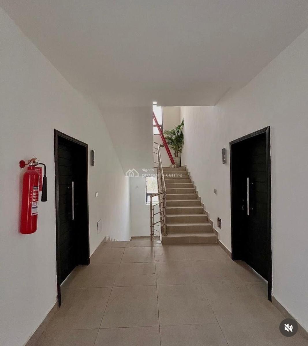 Contemporary 3 Bedroom Apartment, Off Freedom Way, Lekki Phase 1, Lekki, Lagos, Flat / Apartment for Sale