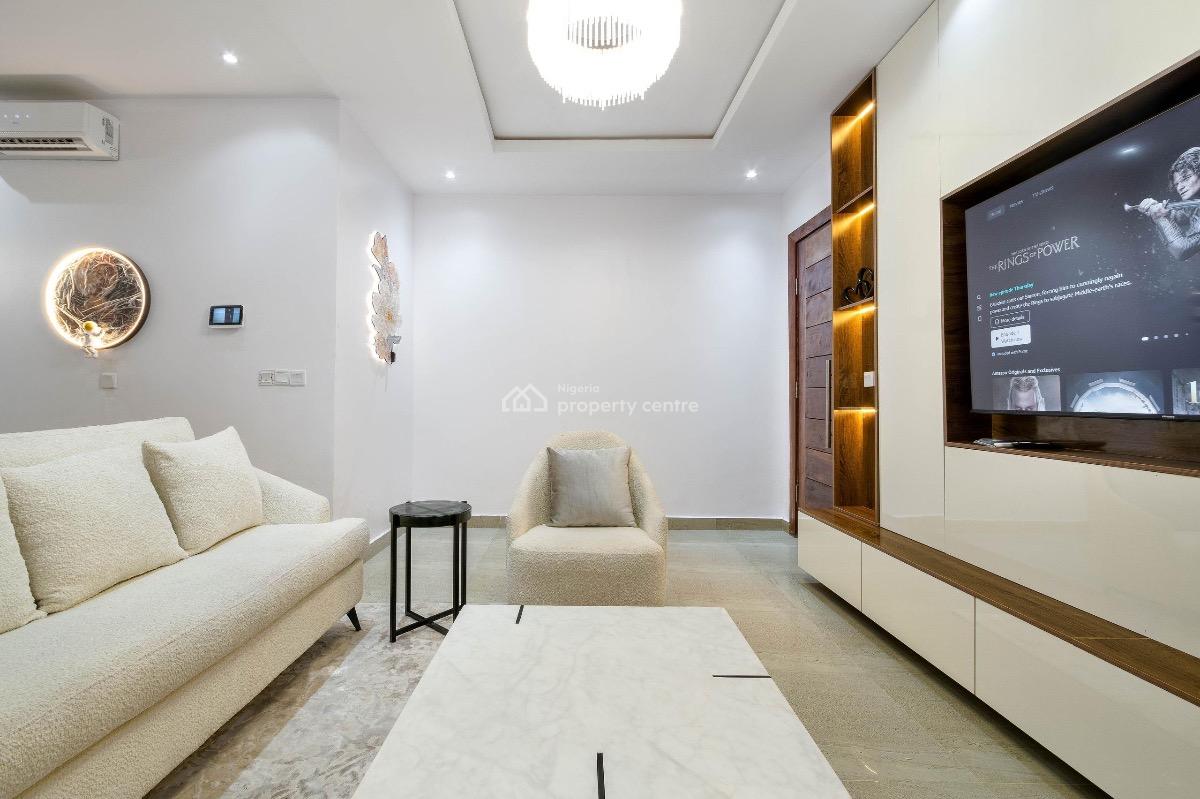 Luxurious Waterfront One Bedroom with Swimming Pool, Gym, Cinema & Ps5, Admiralty Road, Lekki Phase 1, Lekki, Lagos, Mini Flat (room and Parlour) Short Let