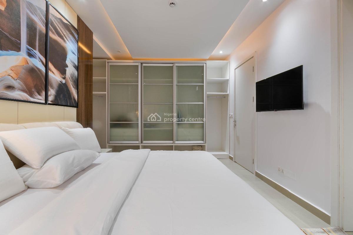 Luxurious Waterfront One Bedroom with Swimming Pool, Gym, Cinema & Ps5, Admiralty Road, Lekki Phase 1, Lekki, Lagos, Mini Flat (room and Parlour) Short Let
