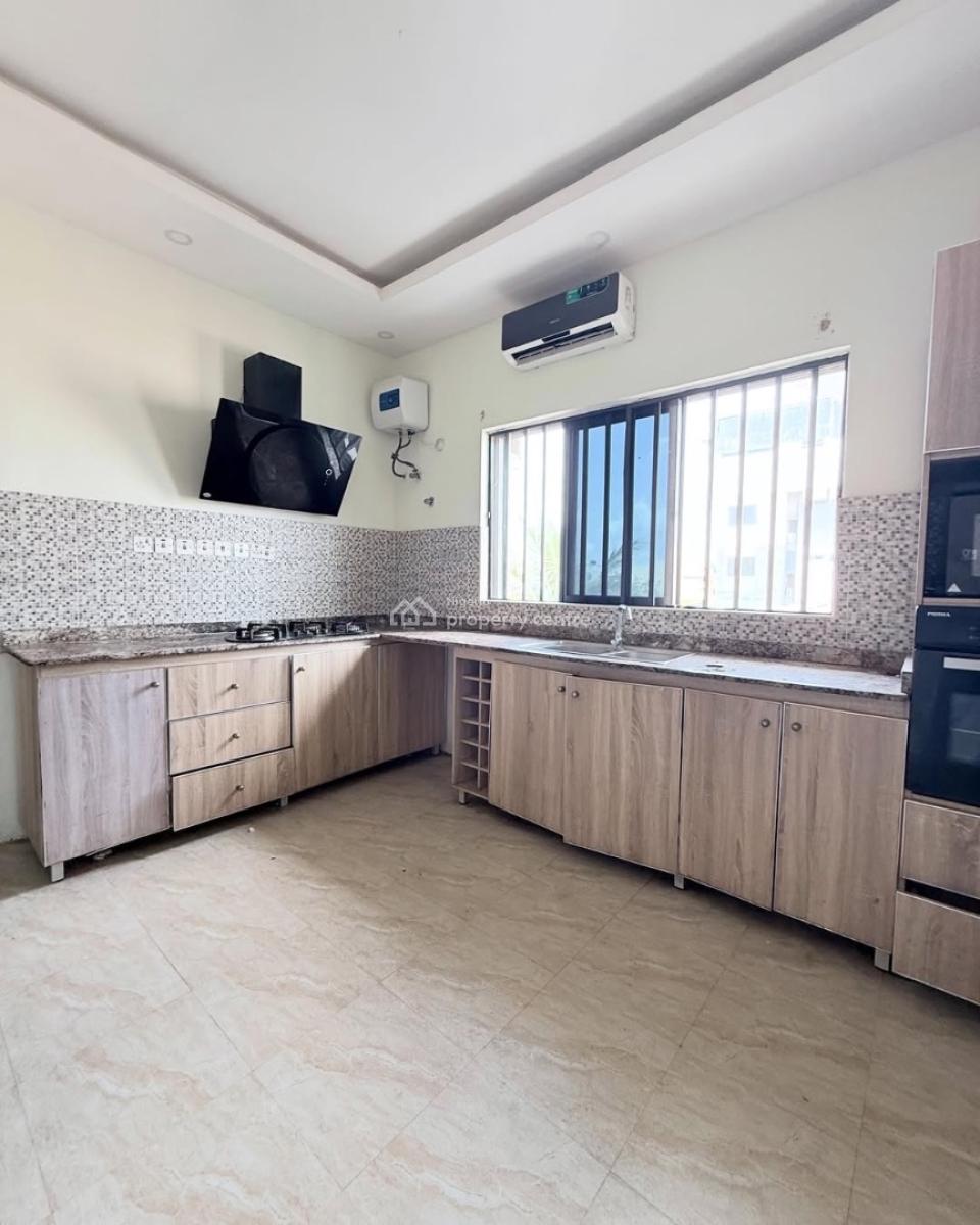 3 Bedroom Apartment with Bq, Admiralty, Lekki Phase 1, Lekki, Lagos, Flat / Apartment for Rent