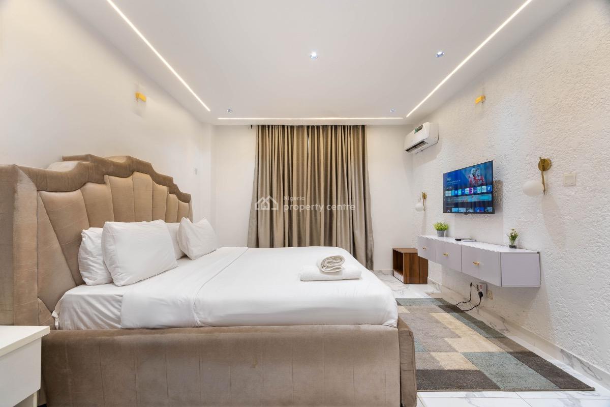 Luxury Furnished 3 Bedrooms Apartment, Admiralty Close, Lekki Phase 1, Lekki, Lagos, Flat / Apartment for Rent