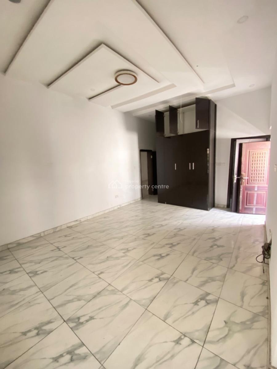 Distress 4 Bedroom Spacious Fully Detached Duplex with Bq and Pool, Chevron, Lekki, Lagos, Detached Duplex for Sale
