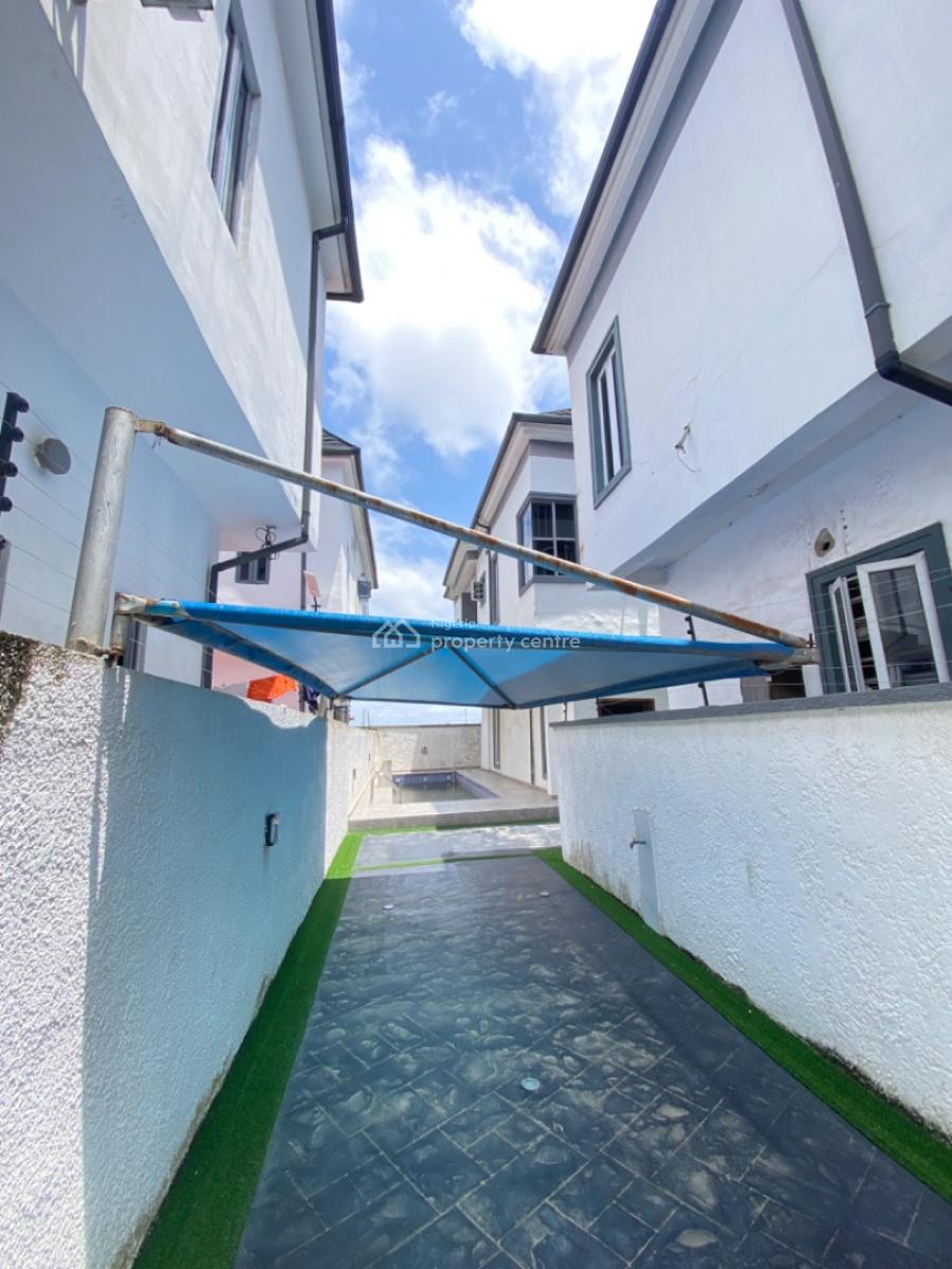 Distress 4 Bedroom Spacious Fully Detached Duplex with Bq and Pool, Chevron, Lekki, Lagos, Detached Duplex for Sale