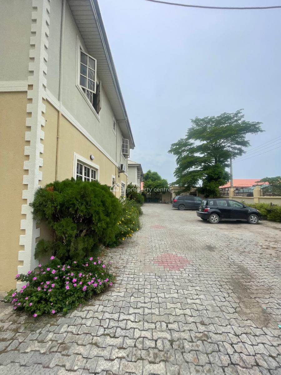 a Massive 3 Bedroom Apartment, Mobil Road, Ilaje, Ajah, Lagos, Flat / Apartment for Rent