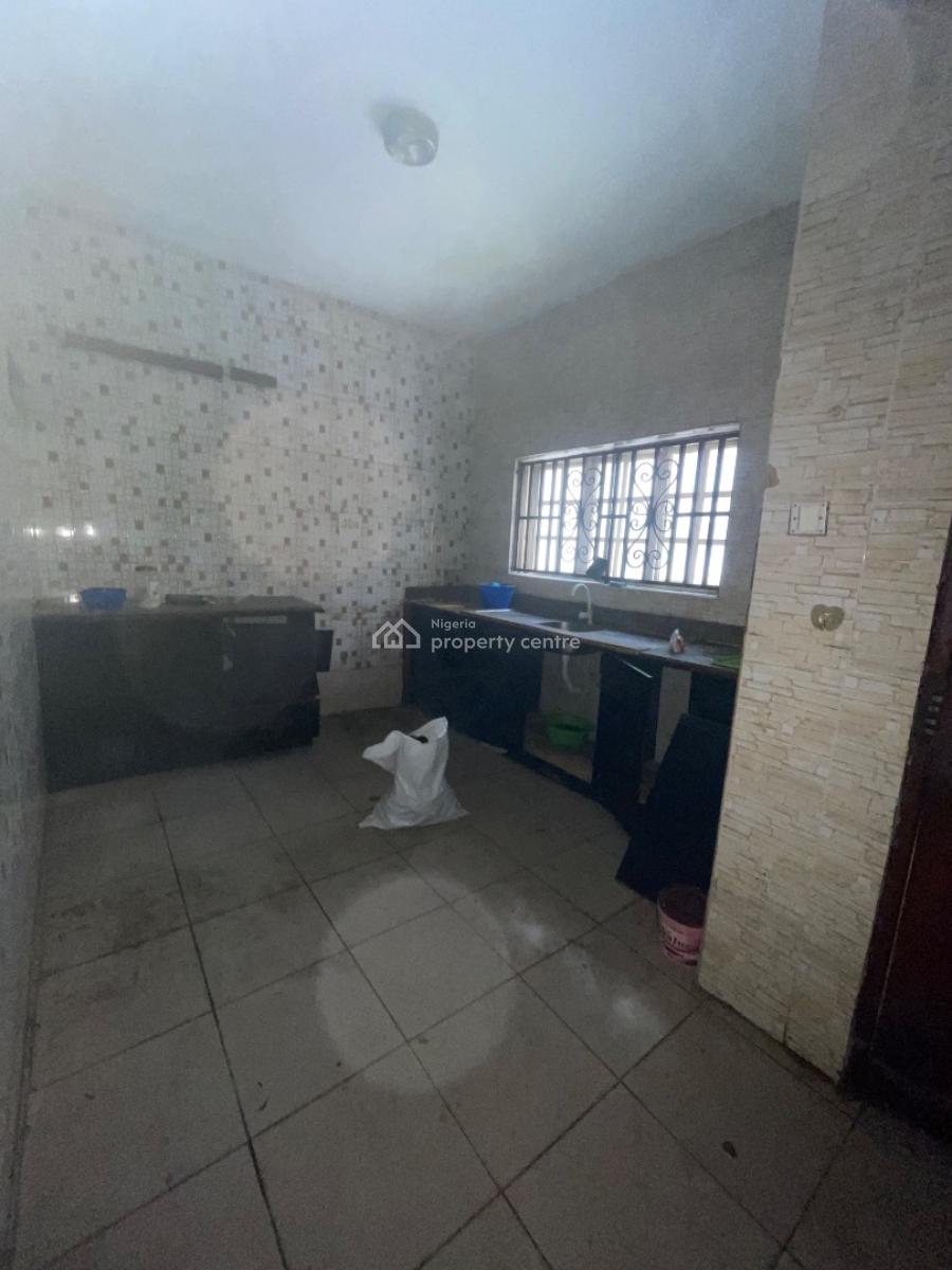 a Massive 3 Bedroom Apartment, Mobil Road, Ilaje, Ajah, Lagos, Flat / Apartment for Rent
