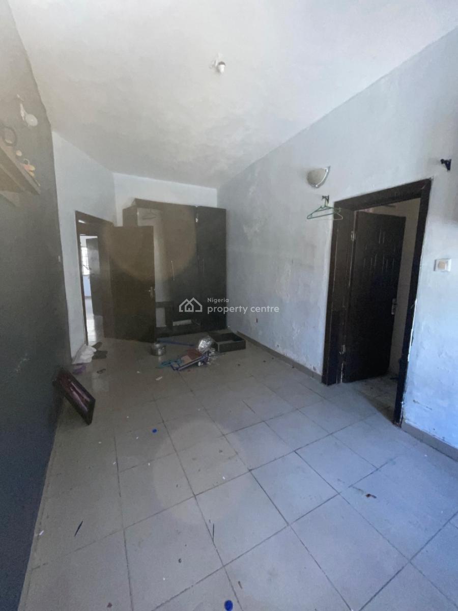 a Massive 3 Bedroom Apartment, Mobil Road, Ilaje, Ajah, Lagos, Flat / Apartment for Rent