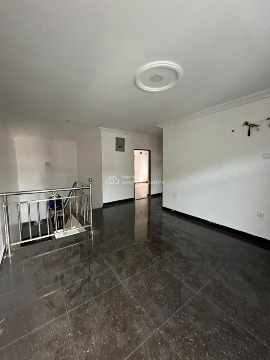 Maintained 2 Bedroom Semi-detached Duplex, Lekki, Lekki Phase 1, Lekki, Lagos, House for Rent