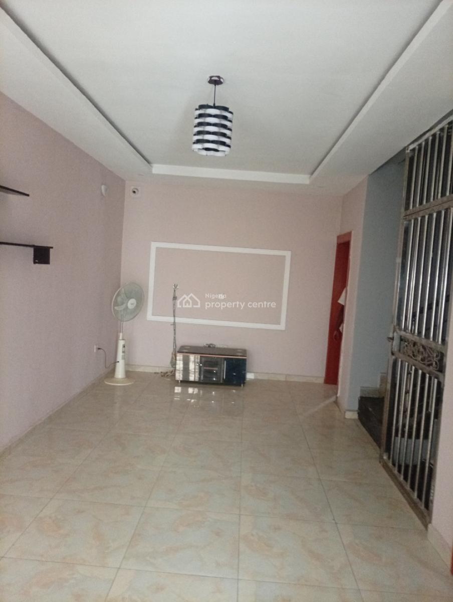 Spacious and Clean 4 Bedroom Terraced Duplex with a Bq, Guzape District, Abuja, Terraced Duplex for Rent