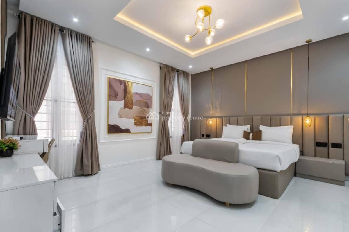 Luxury 3bedroom Apartment with Pool, Gym  & Bathub, Ensuite Rooms, Parking Space, Unlimited Wifi, Comfortable and Secure, Ikate, Lekki, Lagos, Flat / Apartment Short Let