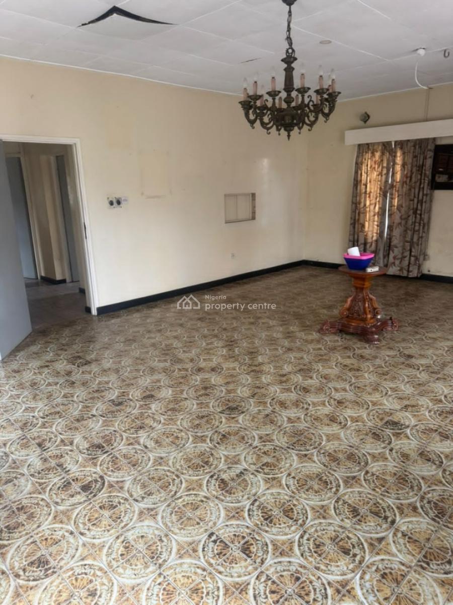 a Spacious 3 Bedroom Bungalow for Commercial Use, Tafawa Balewa Crescent, Surulere, Lagos, Detached Bungalow for Rent