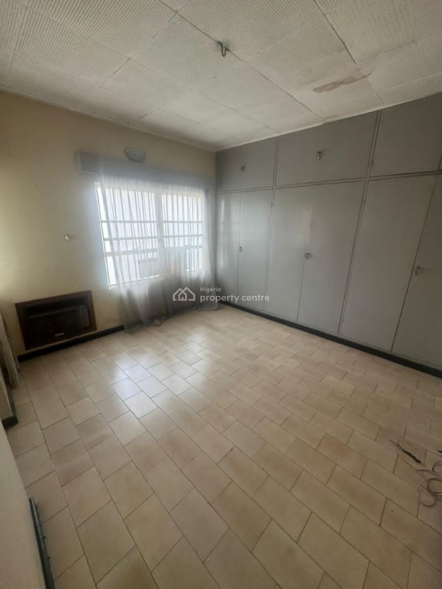 a Spacious 3 Bedroom Bungalow for Commercial Use, Tafawa Balewa Crescent, Surulere, Lagos, Detached Bungalow for Rent