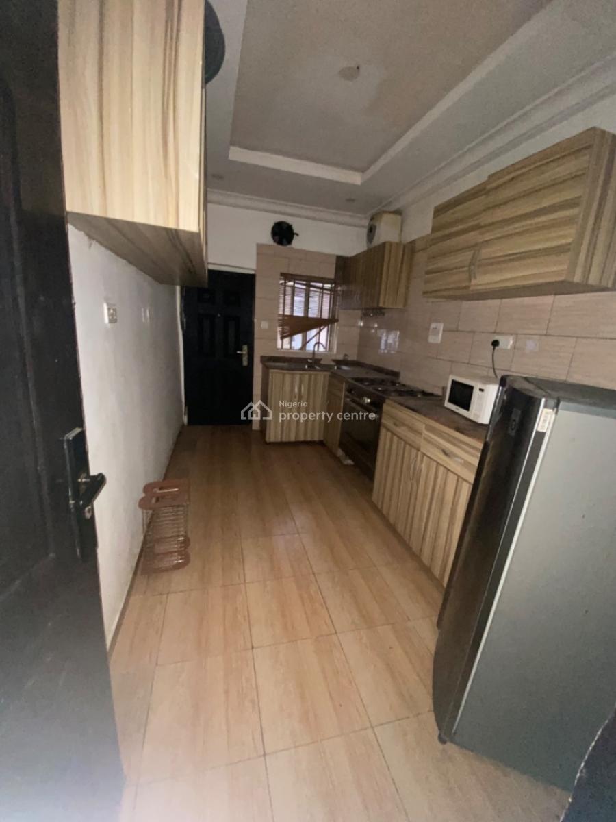 Neatly Used 4bedroom Flat, Peninsula Garden Estate, Behind Blenco, Ajah, Lagos, Flat / Apartment for Rent