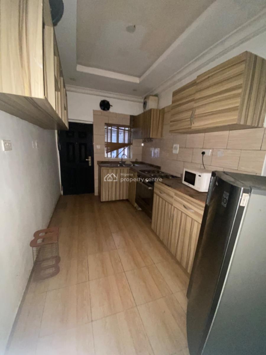 Neatly Used 4bedroom Flat, Peninsula Garden Estate, Behind Blenco, Ajah, Lagos, Flat / Apartment for Rent