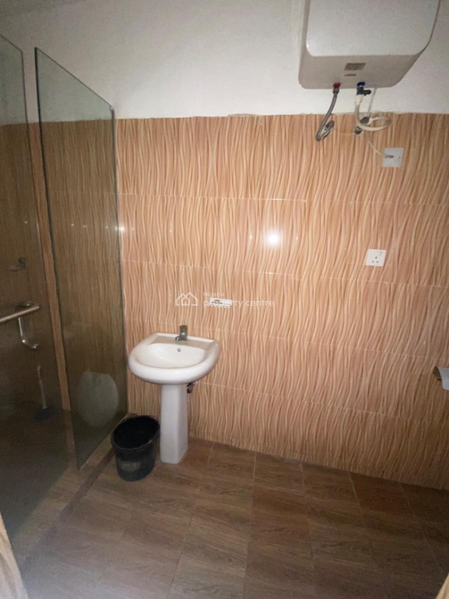 Neatly Used 4bedroom Flat, Peninsula Garden Estate, Behind Blenco, Ajah, Lagos, Flat / Apartment for Rent